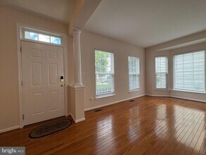 43103 Lake Ridge Pl in Leesburg, VA - Foto de edificio - Building Photo