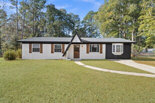 351 Queens Way in Ellabell, GA - Building Photo