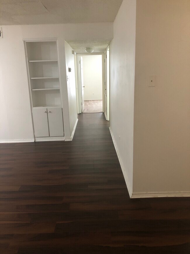 2401 Leon St, Unit 106A in Austin, TX - Foto de edificio - Building Photo