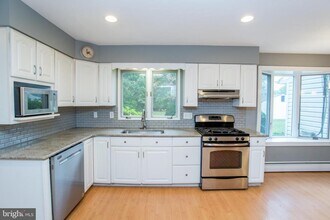 415 New Rd in Southampton, PA - Foto de edificio - Building Photo