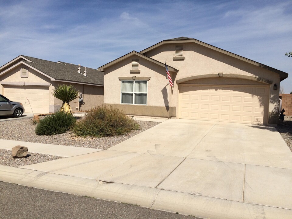 6 Avenida Sereno Pl in Los Lunas, NM - Building Photo