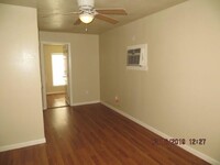 1633 S 15th St in Abilene, TX - Foto de edificio - Building Photo