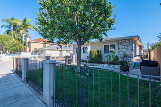 2518 Orange Ave in Costa Mesa, CA - Building Photo - Building Photo