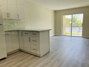 8200 SW 210th St, Unit 106 in Cutler Bay, FL - Building Photo - Building Photo