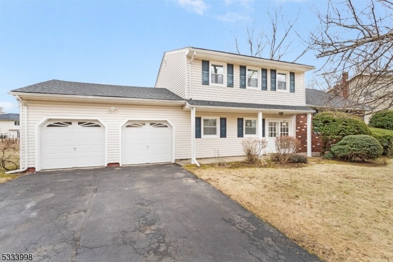25 Sandalwood Dr in Parsippany Troy Hills, NJ - Building Photo