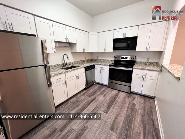 N16W22350 Watertown Rd in Waukesha, WI - Building Photo - Building Photo