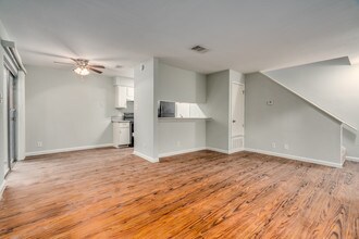 1210 Southport Dr-Unit -B in Austin, TX - Building Photo - Building Photo