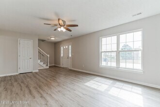 6807 McKeever Ln in Louisville, KY - Building Photo - Building Photo