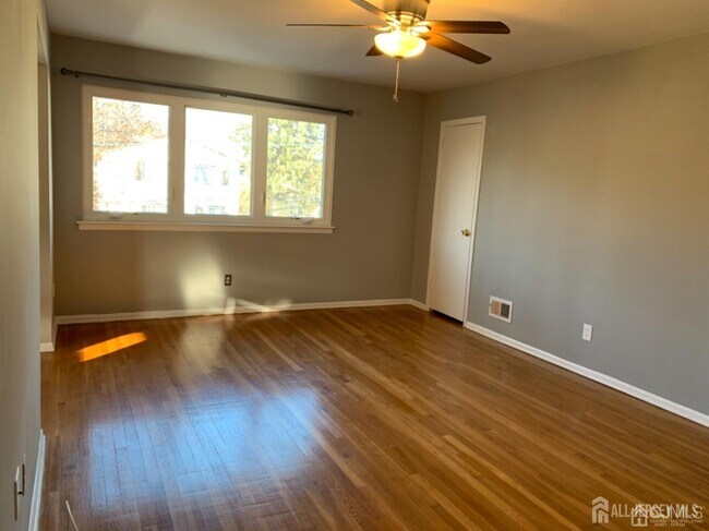 58 Van Buren Ave in Metuchen, NJ - Building Photo - Building Photo