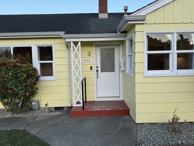 3545 Dolbeer St, Unit Main House in Eureka, CA - Building Photo - Building Photo