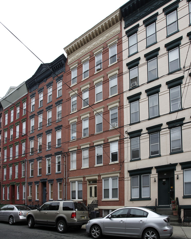 927 Park Ave in Hoboken, NJ - Building Photo - Building Photo