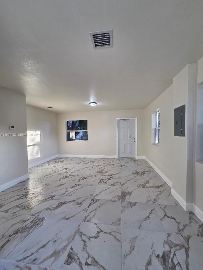 295 NW 48th St in Miami, FL - Building Photo - Building Photo