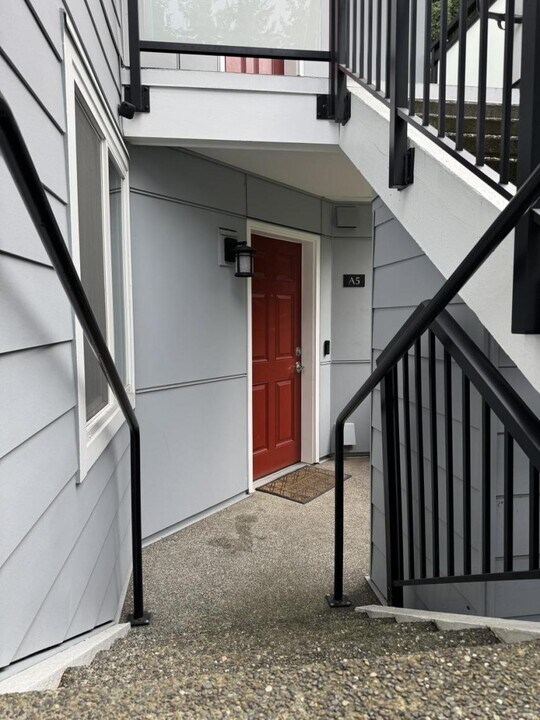 8515 244th St SW in Edmonds, WA - Building Photo