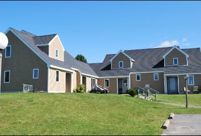 Story Hill Estates in Washburn, ME - Foto de edificio