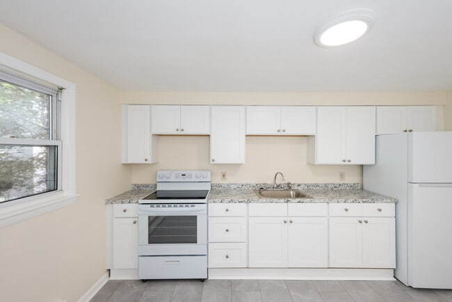 Quarry Stone Apartments in Milford, MA - Foto de edificio - Interior Photo