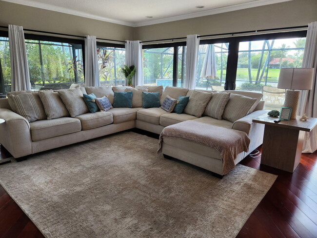 property at 3250 Lakeview Blvd