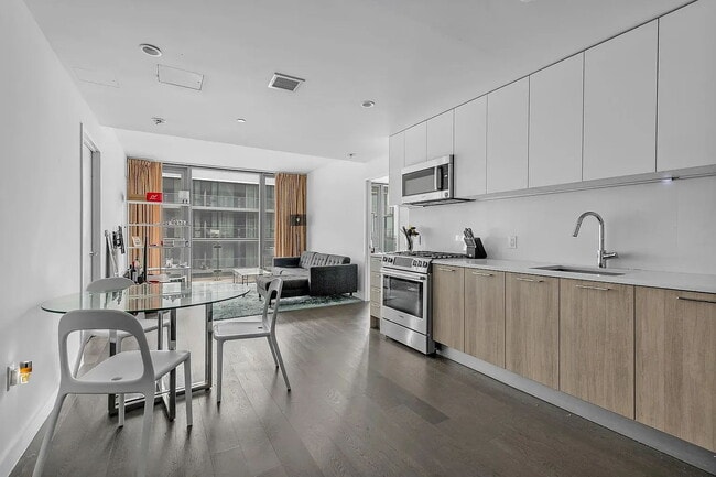 13103 40th Rd, Unit Ph3Q in Flushing, NY - Foto de edificio - Building Photo