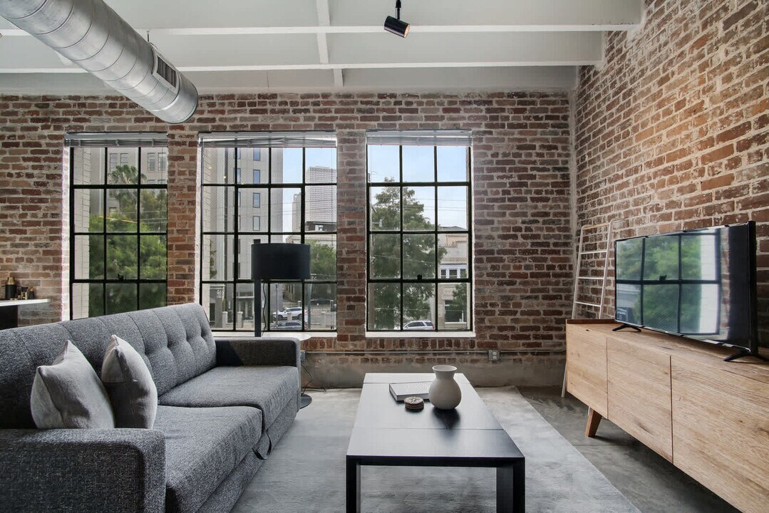 822 Howard Ave in New Orleans, LA - Building Photo