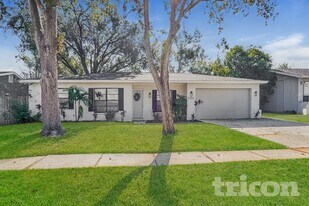 4306 Woodlark Dr in Tampa, FL - Building Photo