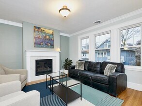 35 Roseway St in Boston, MA - Foto de edificio - Building Photo