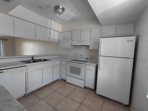4920 Chiquita Blvd S, Unit 4920 Chiquita Blvd S #205 in Cape Coral, FL - Foto de edificio - Building Photo