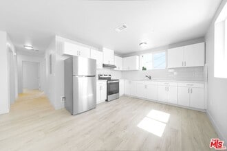 238 E 84th Pl, Unit 1532 in Los Angeles, CA - Building Photo - Building Photo