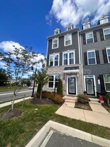 1681 Ewing Pk Lp in Midlothian, VA - Building Photo