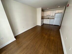 32 Boylston St, Unit 3 in Boston, MA - Foto de edificio - Building Photo