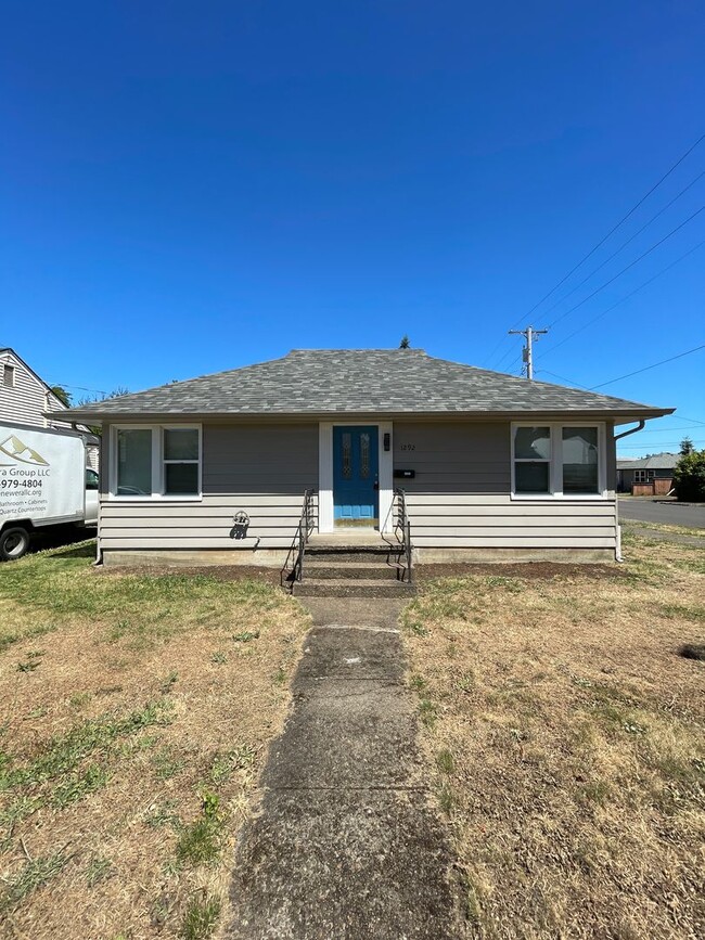 1292 Main St in Dallas, OR - Building Photo - Building Photo