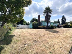 1910 NE Cramer St in Portland, OR - Building Photo - Building Photo