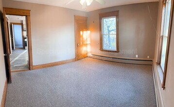 584 Pleasant St in Lewiston, ME - Foto de edificio - Building Photo