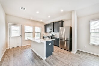 13114 Dalvay Beach Dr in La Marque, TX - Building Photo - Building Photo