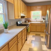 1045 Stonewood Dr in Charlottesville, VA - Building Photo