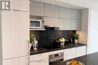 18 Rouge Valley Dr W in Markham, ON - Building Photo - Building Photo