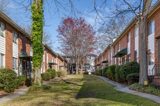 Station Square Apartments in Atlanta, GA - Foto de edificio - Building Photo