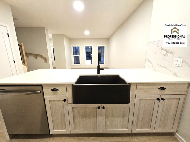 238 Orchards Blvd SW in Edmonton, AB - Building Photo - Building Photo