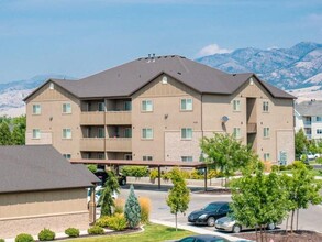 Logan Gateway Apartments in Logan, UT - Foto de edificio - Building Photo