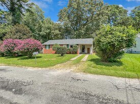 703 Maupin Pl in Williamsburg, VA - Building Photo