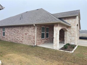 902 Greyson Ln in Greenville, TX - Building Photo - Building Photo