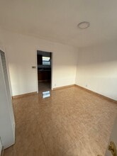 3264 Post St, Unit Apt B in South Gate, CA - Foto de edificio - Building Photo