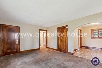 447 Sunset in Toledo, OH - Building Photo - Building Photo