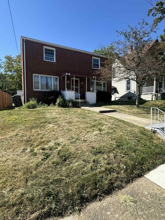 310-312 16th St NE in Canton, OH - Building Photo