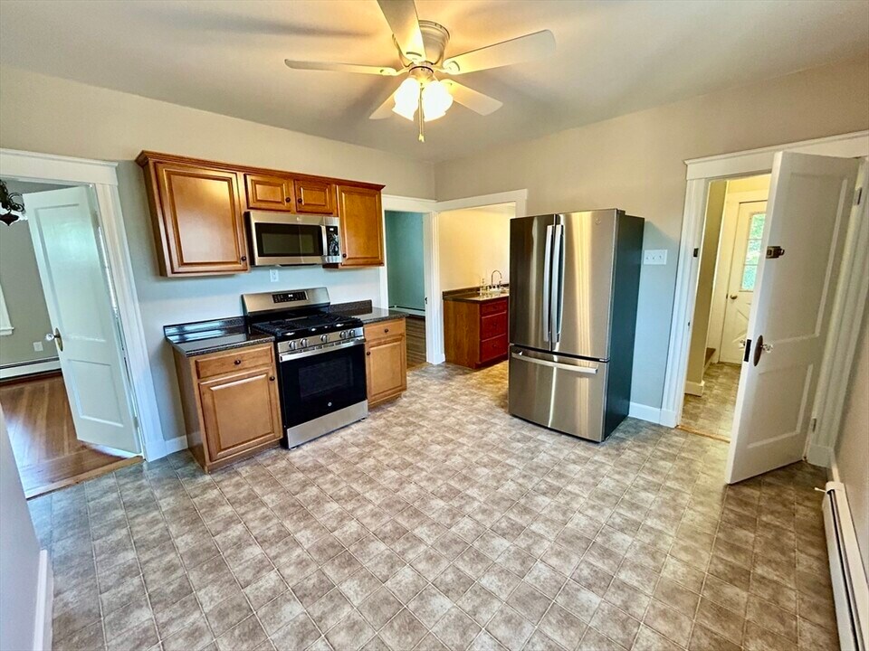 41 Harrington Ave, Unit 2 in Quincy, MA - Foto de edificio