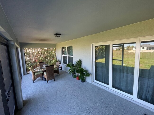 1109 NW 12th Ln in Cape Coral, FL - Foto de edificio - Building Photo