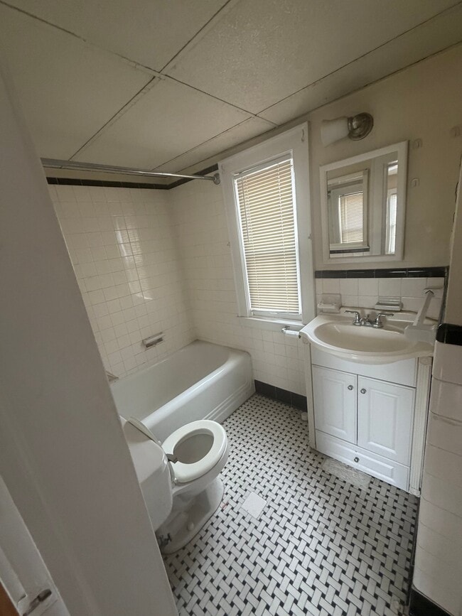 63 Highland St, Unit 9 in Worcester, MA - Building Photo - Building Photo