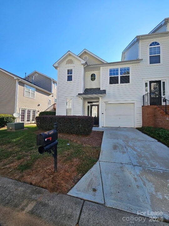 6324 Royal Celadon Way in Charlotte, NC - Building Photo