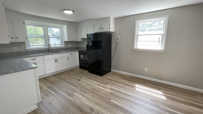 18 Norman St in Manchester, CT - Foto de edificio - Building Photo