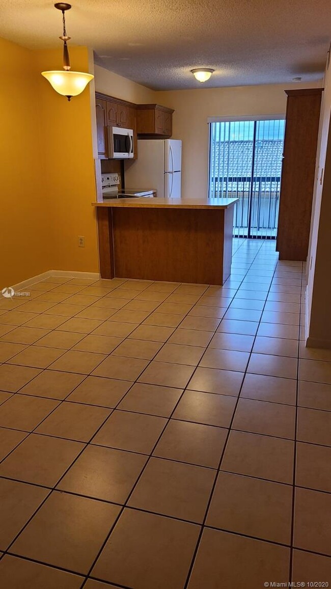 5290 W 21st Ct-Unit -306 in Hialeah, FL - Building Photo - Building Photo