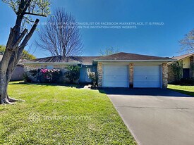 410 Buoy Rd in Webster, TX - Building Photo