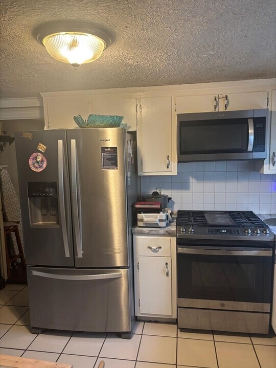 30 Serino Way in Saugus, MA - Building Photo